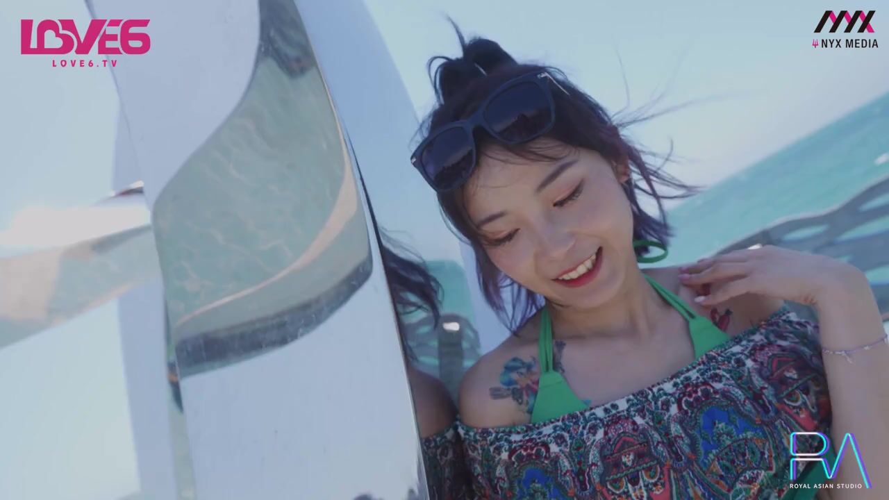 RAS325 - POV bikini girl meets on the beach, ambiguous and pure little horse